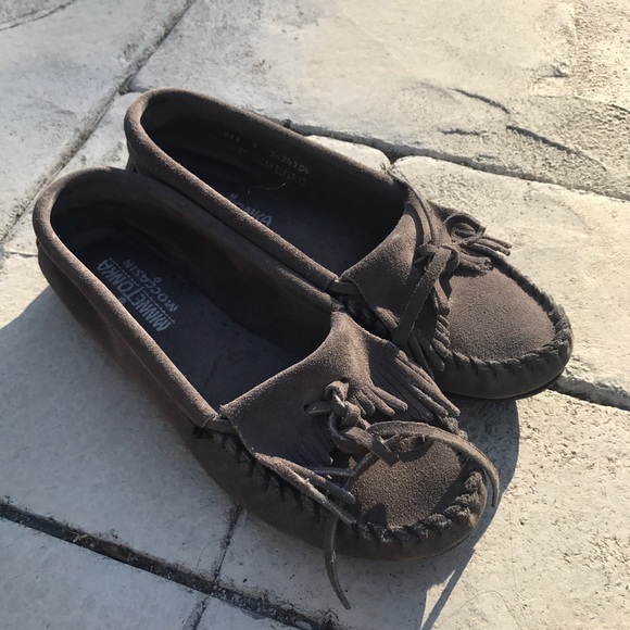Free People Shoes - Minnetonka // Grey Moccasin